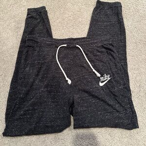Nike sweatpants size medium
